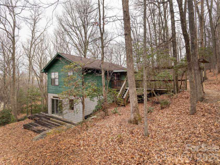 752 Burnside Trail, Hendersonville, NC 28792.  MLS# CAR4341160, YatesRealty ID 9969. 