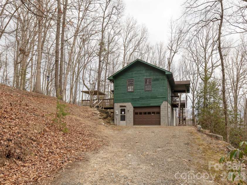 752 Burnside Trail, Hendersonville, NC 28792.  MLS# CAR4341160, YatesRealty ID 9969. 
