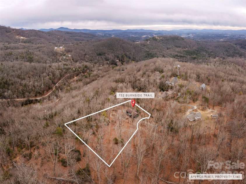 752 Burnside Trail, Hendersonville, NC 28792.  MLS# CAR4341160, YatesRealty ID 9969. 