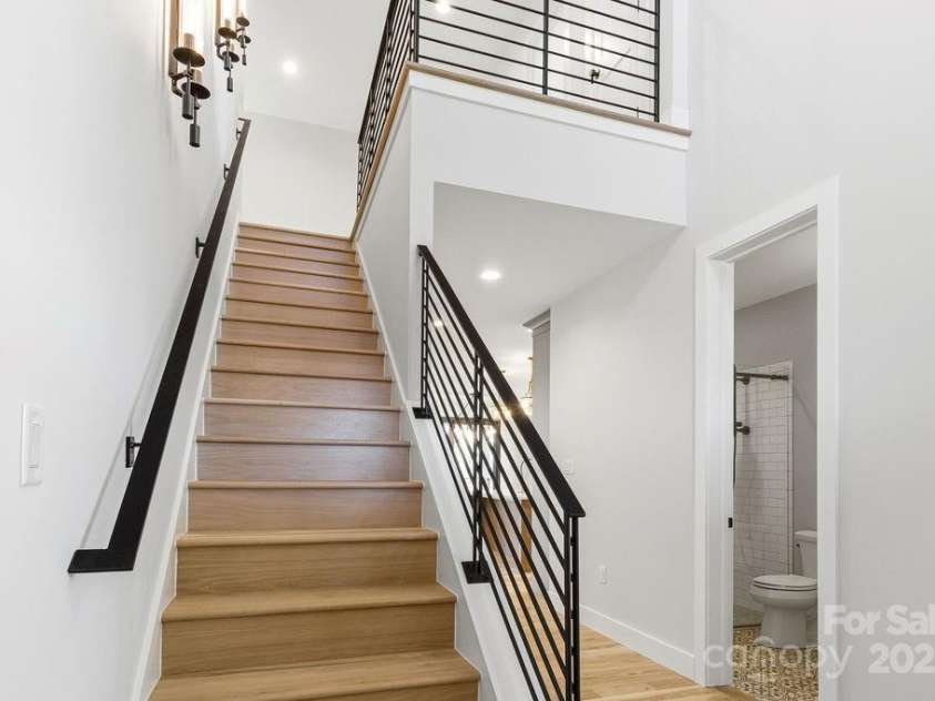 202 Westridge Farm Road, Asheville, NC 28804.  MLS# CAR4312762, YatesRealty ID 997. Bright and airy foyer with high ceilings and custom finishes