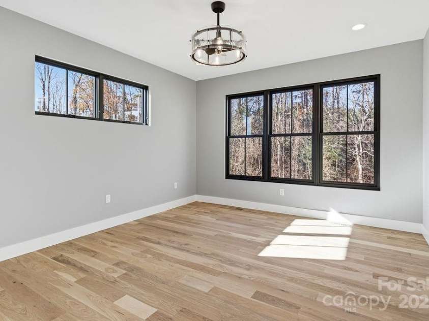 202 Westridge Farm Road, Asheville, NC 28804.  MLS# CAR4312762, YatesRealty ID 997. Bright primary suite on main with peaceful mountain views