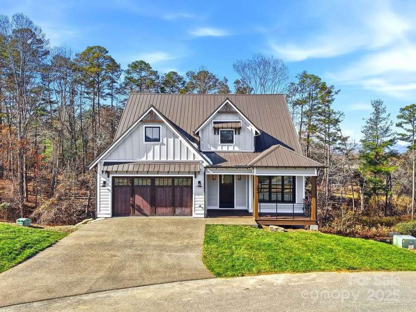 202 Westridge Farm Road, Asheville, NC 28804.  MLS# CAR4312762, YatesRealty ID 997. Expansive front porch welcomes you into light-filled living spaces