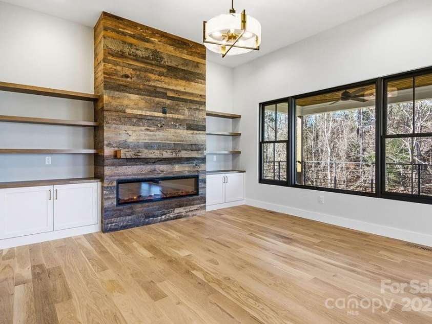 202 Westridge Farm Road, Asheville, NC 28804.  MLS# CAR4312762, YatesRealty ID 997. Light-flooded great room with elevated fixtures and gorgeous natural light