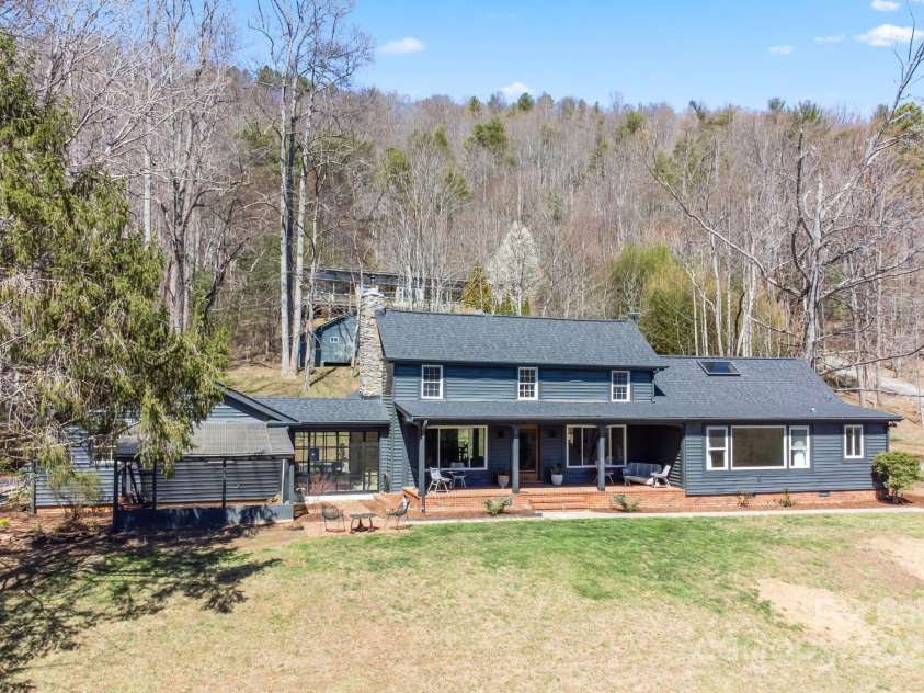 51 Mark Twain Road, Asheville, NC 28805.  MLS# CAR4235771, YatesRealty ID 9970. 