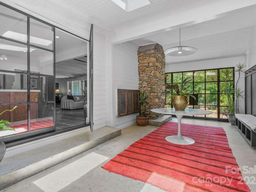 51 Mark Twain Road, Asheville, NC 28805.  MLS# CAR4235771, YatesRealty ID 9970. 