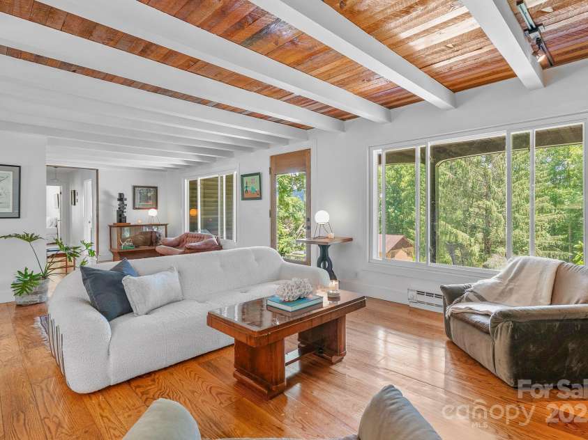 51 Mark Twain Road, Asheville, NC 28805.  MLS# CAR4235771, YatesRealty ID 9970. 