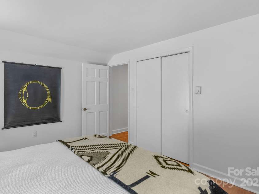 51 Mark Twain Road, Asheville, NC 28805.  MLS# CAR4235771, YatesRealty ID 9970. 