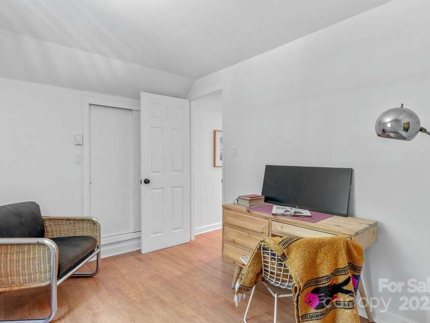 51 Mark Twain Road, Asheville, NC 28805.  MLS# CAR4235771, YatesRealty ID 9970. 