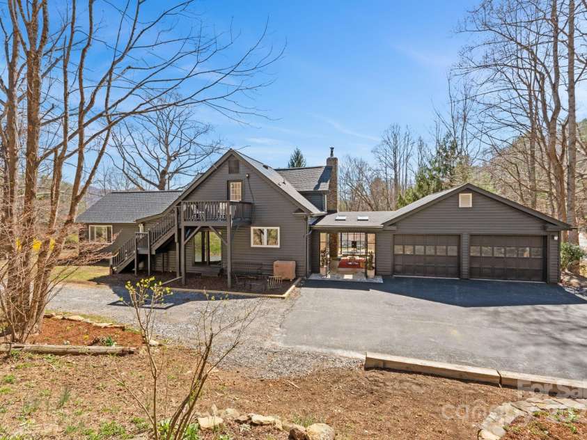 51 Mark Twain Road, Asheville, NC 28805.  MLS# CAR4235771, YatesRealty ID 9970. 