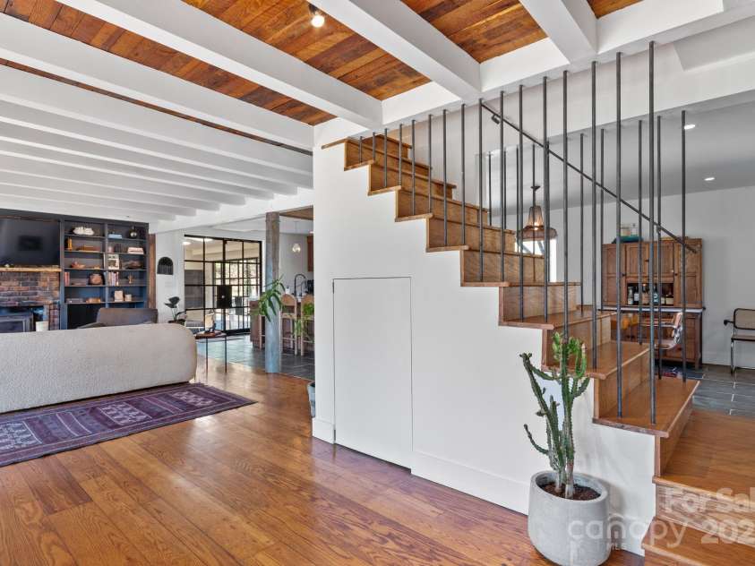 51 Mark Twain Road, Asheville, NC 28805.  MLS# CAR4235771, YatesRealty ID 9970. Custom Railing