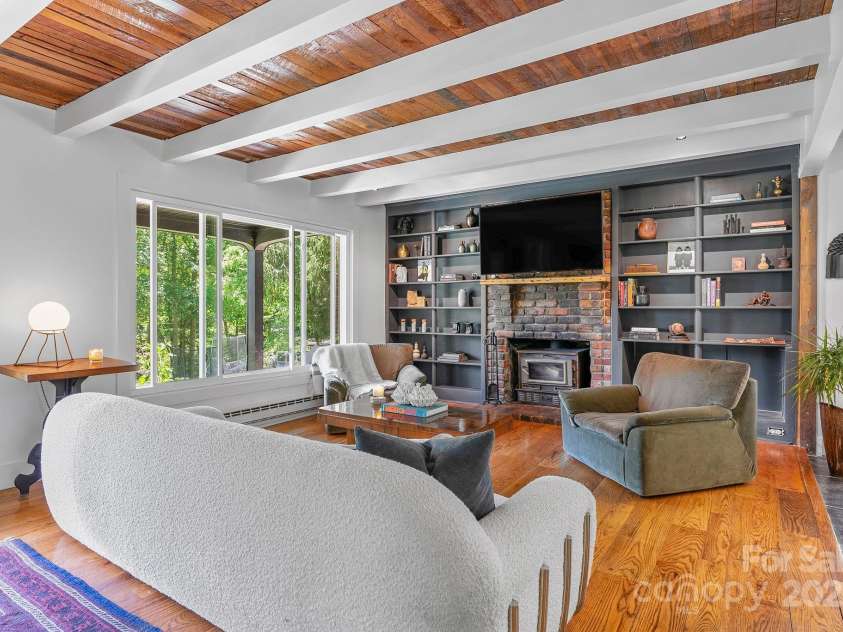 51 Mark Twain Road, Asheville, NC 28805.  MLS# CAR4235771, YatesRealty ID 9970. Living Room with Fireplace