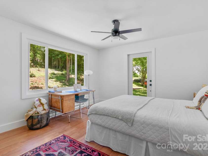 51 Mark Twain Road, Asheville, NC 28805.  MLS# CAR4235771, YatesRealty ID 9970. Main Level Guest Bedroom