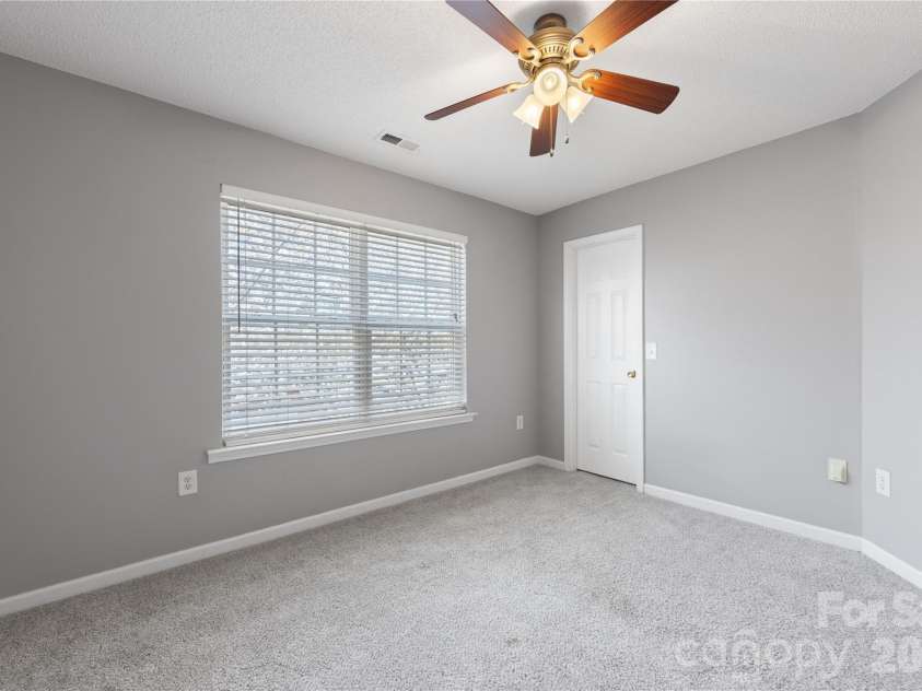 9314 Meadowmont View Drive, Charlotte, NC 28269.  MLS# CAR4360345, YatesRealty ID 9971. 2nd bedroom