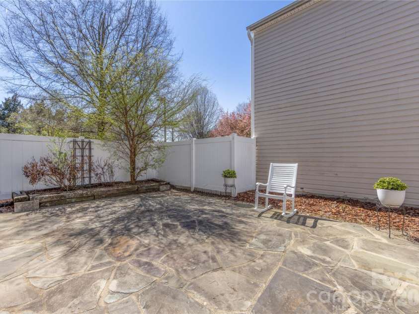 9314 Meadowmont View Drive, Charlotte, NC 28269.  MLS# CAR4360345, YatesRealty ID 9971. Back yard