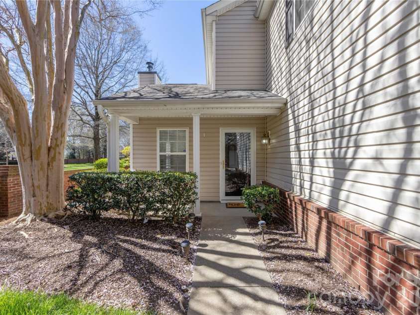 9314 Meadowmont View Drive, Charlotte, NC 28269.  MLS# CAR4360345, YatesRealty ID 9971. Front porch