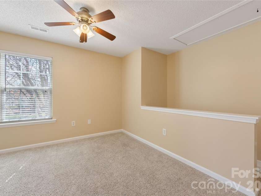 9314 Meadowmont View Drive, Charlotte, NC 28269.  MLS# CAR4360345, YatesRealty ID 9971. Loft
