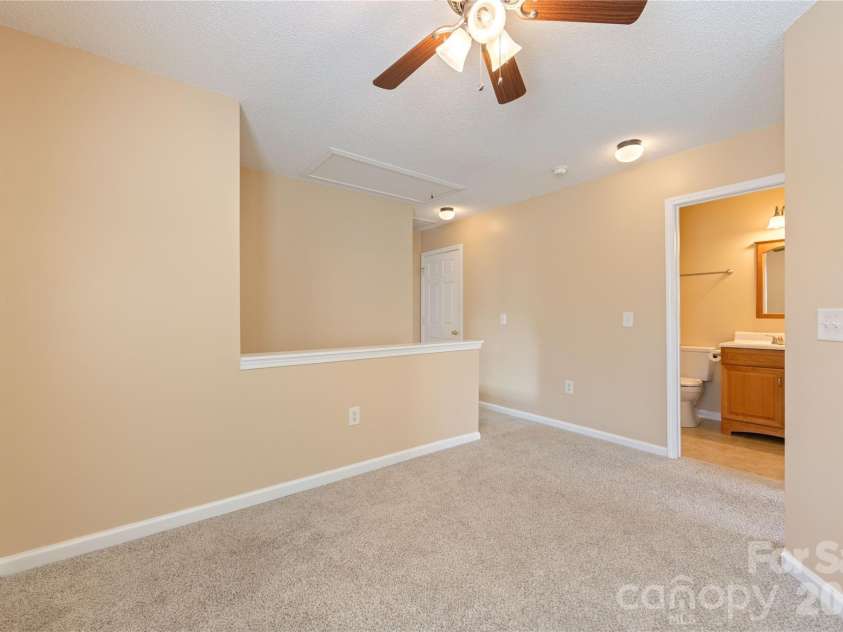 9314 Meadowmont View Drive, Charlotte, NC 28269.  MLS# CAR4360345, YatesRealty ID 9971. Loft