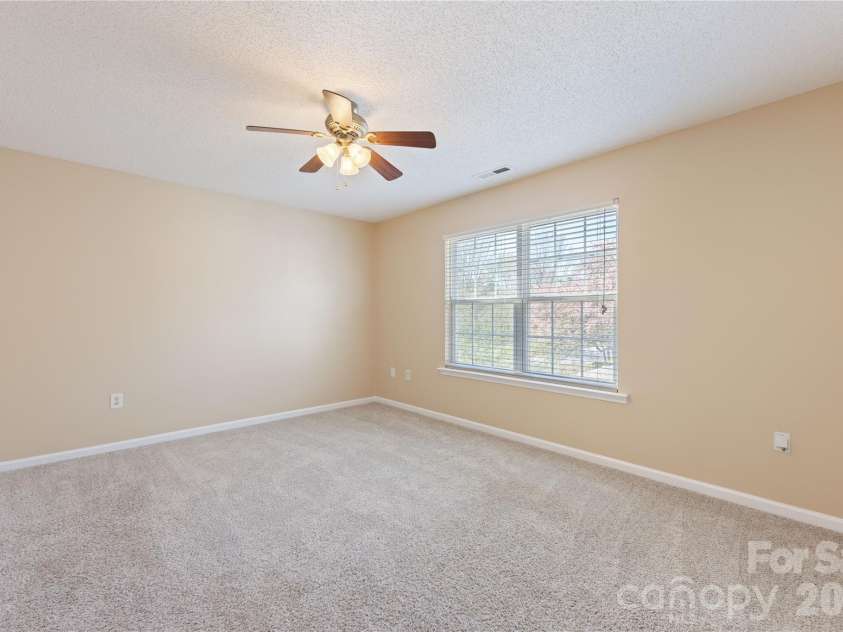 9314 Meadowmont View Drive, Charlotte, NC 28269.  MLS# CAR4360345, YatesRealty ID 9971. Primary bedroom