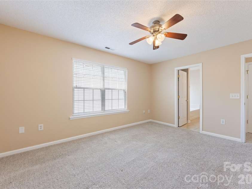 9314 Meadowmont View Drive, Charlotte, NC 28269.  MLS# CAR4360345, YatesRealty ID 9971. Primary bedroom