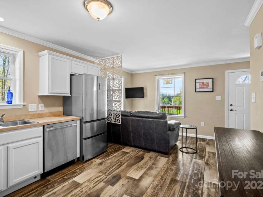 201 Pine Ridge Road, Mars Hill, NC 28754.  MLS# CAR4249865, YatesRealty ID 9973. 