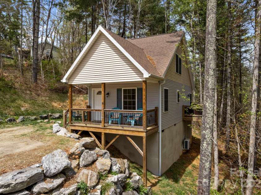 201 Pine Ridge Road, Mars Hill, NC 28754.  MLS# CAR4249865, YatesRealty ID 9973. 