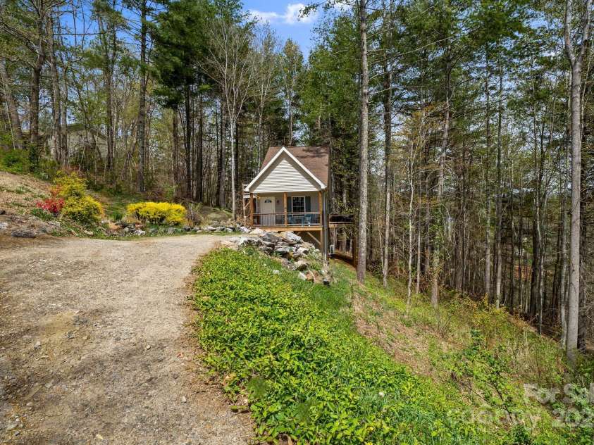 201 Pine Ridge Road, Mars Hill, NC 28754.  MLS# CAR4249865, YatesRealty ID 9973. 