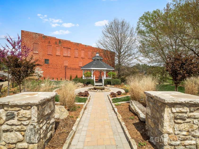 201 Pine Ridge Road, Mars Hill, NC 28754.  MLS# CAR4249865, YatesRealty ID 9973. Downtown Mars Hill