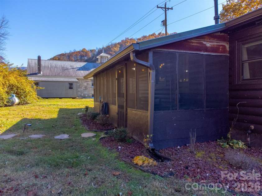 3385 Alarka Road, Bryson City, NC 28713.  MLS# CAR4364901, YatesRealty ID 9974. 