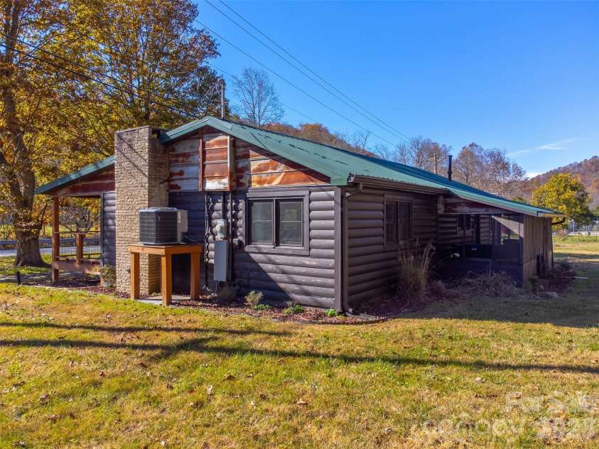 3385 Alarka Road, Bryson City, NC 28713.  MLS# CAR4364901, YatesRealty ID 9974. 