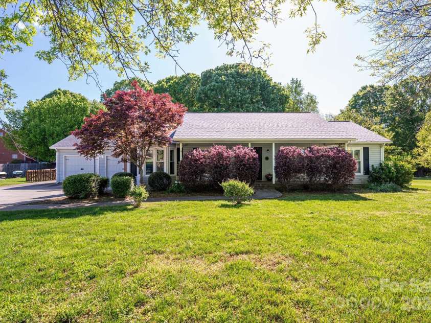 695 Linwood Road, Mooresville, NC 28115.  MLS# CAR4249252, YatesRealty ID 9974. 