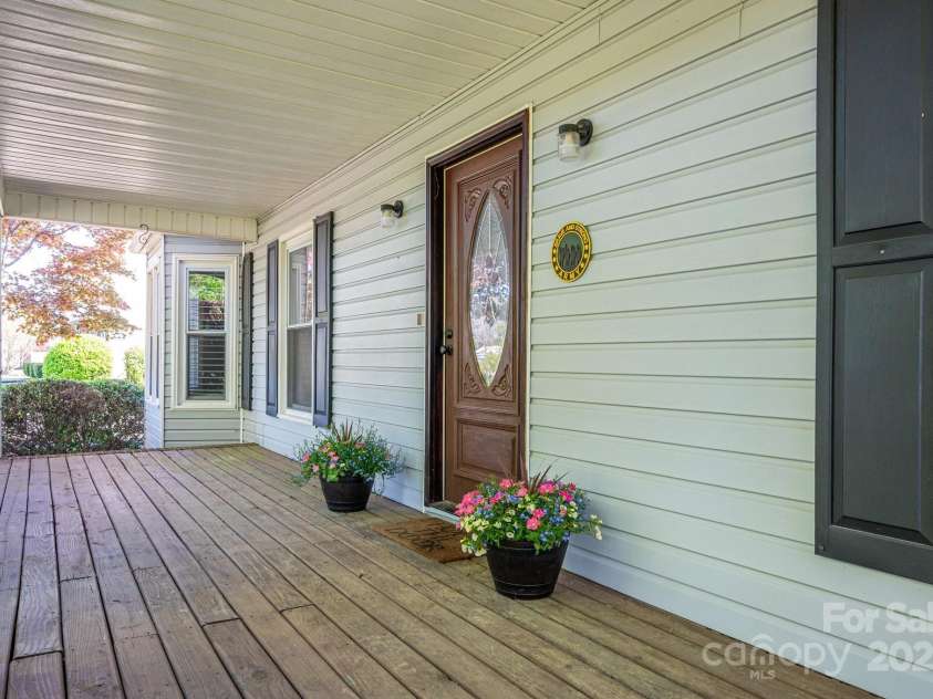 695 Linwood Road, Mooresville, NC 28115.  MLS# CAR4249252, YatesRealty ID 9974. 