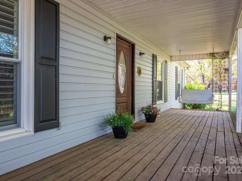 695 Linwood Road, Mooresville, NC 28115.  MLS# CAR4249252, YatesRealty ID 9974. 