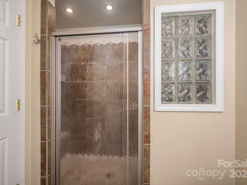 695 Linwood Road, Mooresville, NC 28115.  MLS# CAR4249252, YatesRealty ID 9974. 