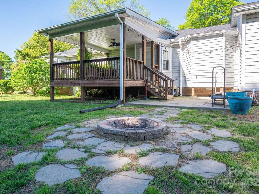 695 Linwood Road, Mooresville, NC 28115.  MLS# CAR4249252, YatesRealty ID 9974. 