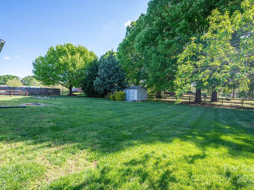 695 Linwood Road, Mooresville, NC 28115.  MLS# CAR4249252, YatesRealty ID 9974. 