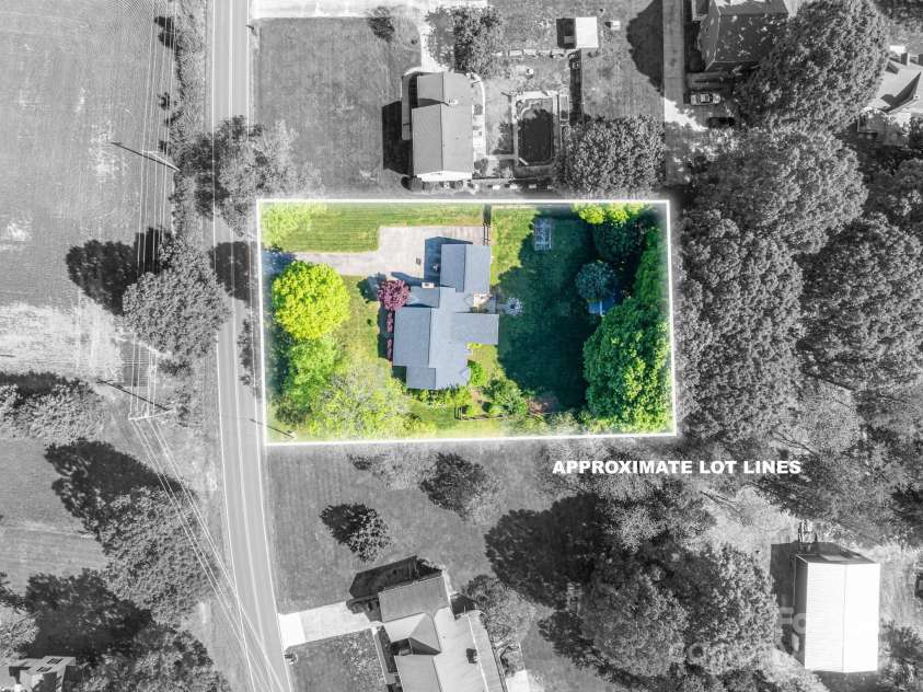 695 Linwood Road, Mooresville, NC 28115.  MLS# CAR4249252, YatesRealty ID 9974. 