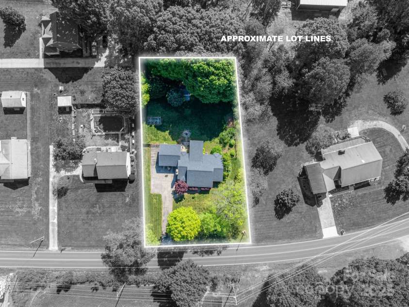 695 Linwood Road, Mooresville, NC 28115.  MLS# CAR4249252, YatesRealty ID 9974. 