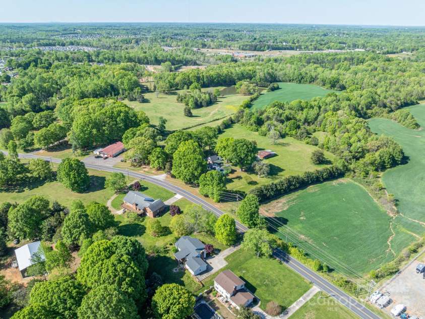 695 Linwood Road, Mooresville, NC 28115.  MLS# CAR4249252, YatesRealty ID 9974. 