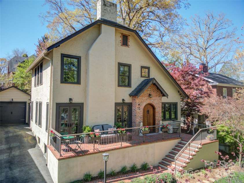 15 Warwick Road, Asheville, NC 28803.  MLS# CAR4249435, YatesRealty ID 9975. 