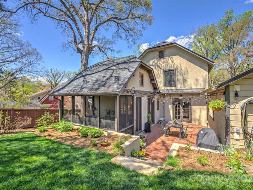 15 Warwick Road, Asheville, NC 28803.  MLS# CAR4249435, YatesRealty ID 9975. 