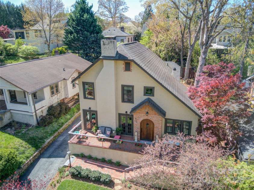 15 Warwick Road, Asheville, NC 28803.  MLS# CAR4249435, YatesRealty ID 9975. 