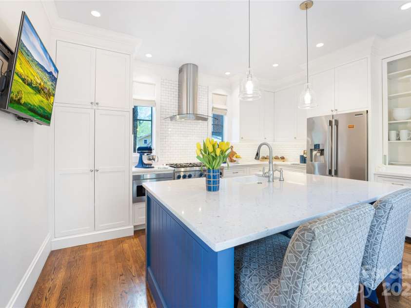 15 Warwick Road, Asheville, NC 28803.  MLS# CAR4249435, YatesRealty ID 9975. Kitchen