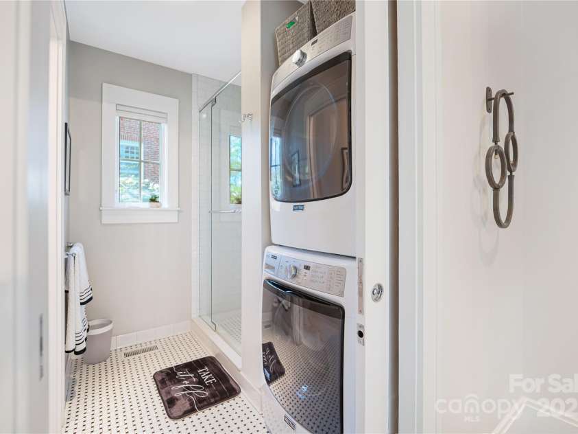 15 Warwick Road, Asheville, NC 28803.  MLS# CAR4249435, YatesRealty ID 9975. Main level full bath and laundry