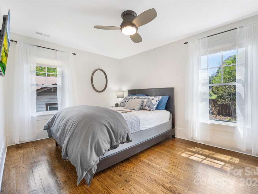 15 Warwick Road, Asheville, NC 28803.  MLS# CAR4249435, YatesRealty ID 9975. Primary bedroom 1