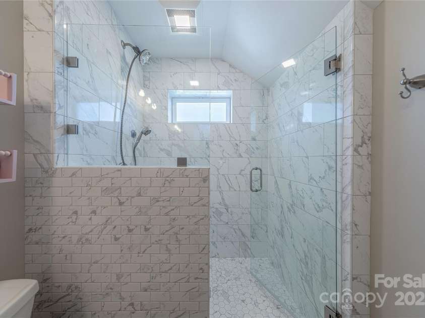 5250 Meadowcroft Way, Fort Mill, SC 29708.  MLS# CAR4251880, YatesRealty ID 9976. 3rd Floor Custom Shower