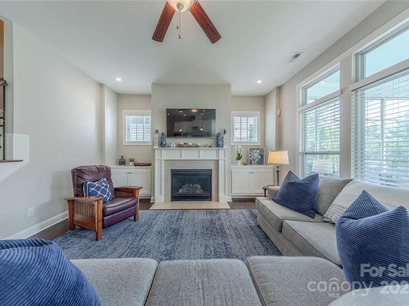 5250 Meadowcroft Way, Fort Mill, SC 29708.  MLS# CAR4251880, YatesRealty ID 9976. Built-In Shelving