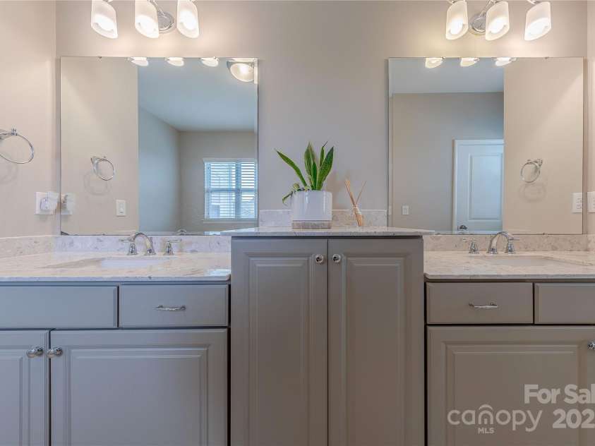 5250 Meadowcroft Way, Fort Mill, SC 29708.  MLS# CAR4251880, YatesRealty ID 9976. Double Vanity