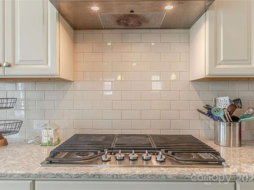 5250 Meadowcroft Way, Fort Mill, SC 29708.  MLS# CAR4251880, YatesRealty ID 9976. Gas Range With Exterior Venting Hood