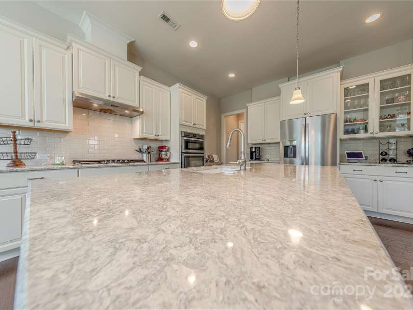 5250 Meadowcroft Way, Fort Mill, SC 29708.  MLS# CAR4251880, YatesRealty ID 9976. Granite Counters