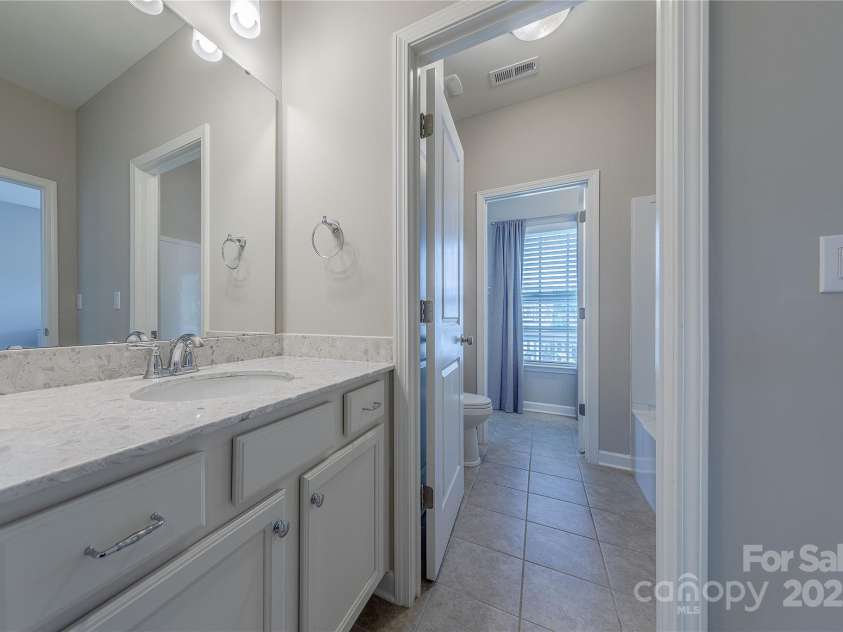 5250 Meadowcroft Way, Fort Mill, SC 29708.  MLS# CAR4251880, YatesRealty ID 9976. Jack N Jill Bath